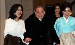 Phong cách thời trang của 'công chúa Samsung': Tối giản nhưng toát lên thần thái siêu giàu