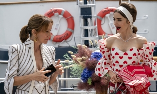 Thời trang Emily in Paris 2: Phong cách Pháp có phải thước đo sự chuẩn mực?