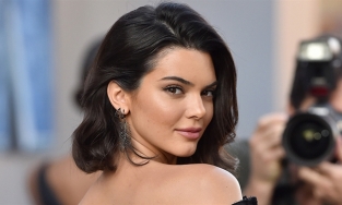 Kendall Jenner đã vươn lên trở thành siêu mẫu hàng đầu thế giới như thế nào? 
