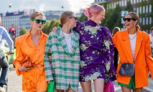 [GÓC PHONG THUỶ] Khai xuân đầu năm lựa chọn màu túi nào đựng lì xì để 'tiền vào như nước sông Đà'?