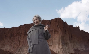 Bà nội 77 tuổi được cháu trai tặng bộ ảnh thời trang chất lừ như bìa tạp chí