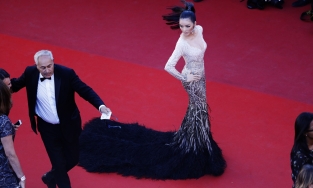 Những sao Việt khiển tín đồ thời trang 'nở mày nở mặt' khi khoe dáng trên thảm đỏ LHP Cannes