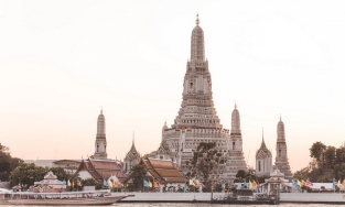 Wat Arun, ngôi chùa bình minh được lòng khách du lịch bậc nhất Bangkok
