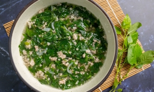 Cách nấu canh rau ngót thịt băm nhanh gọn, thanh mát cho bữa cơm gia đình