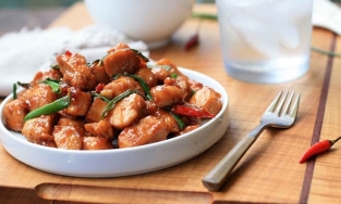 Cách làm gà kho tiêu đậm đà cho mâm cơm thêm hấp dẫn nhân ngày se lạnh