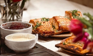 Đúng là Giáng sinh, sao Việt này cũng có bàn tiệc thịnh soạn, chỉn chủ nhất là Hồ Ngọc Hà