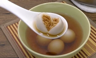 Cách nấu chè trôi nước nhân đậu phộng ấm nóng, thơm bùi, rất hợp mùa đông