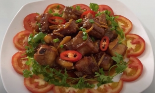 Cách làm sườn non kho gừng đậm đà, cho thực đơn mâm cơm mùa đông thêm phong phú