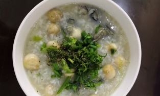 Cách nấu cháo hàu nấm rơm đơn giản, chỉ một loáng là có bát cháo bổ dưỡng cho bữa sáng