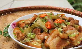 Cách làm dưa cải chua xào thịt ba chỉ dân dã ăn hoài không ngán