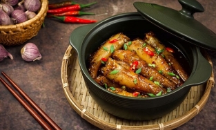 Cách làm cá bống kho nước dừa đậm đà, phù hợp với những bữa cơm ngày mưa lạnh