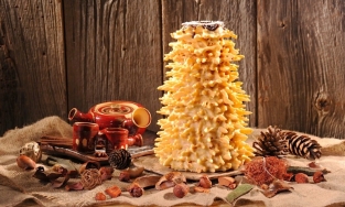 Sakotis, chiếc bánh cưới truyền thống hình cây thông ấn tượng của Lithuania