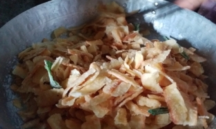 Mứt sắn, món mứt dân dã được gọi bằng cái tên “mứt nhà nghèo” có gì đặc biệt?