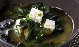 Cách nấu canh đậu phụ rong biển thanh đạm, chỉ 15 phút là có ngay món chay giàu dinh dưỡng