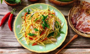 Cách làm gỏi xoài khô mực chống ngán hiệu quả, rất hợp lai rai cuối tuần