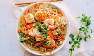 Cách làm miến xào tôm ngon, chỉ 15 phút là có ngay món ăn hấp dẫn dịp cuối tuần