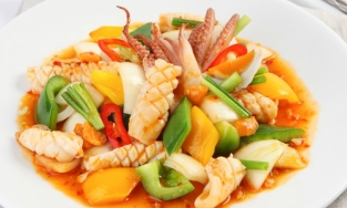 Cách làm mực xào ớt chuông đơn giản, chỉ 30 phút là có món ngon giòn dai bắt cơm