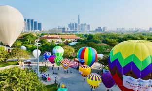 Ngắm Hà Nội trên cao từ khinh khí cầu với giá 300 ngàn, tội gì không thử?