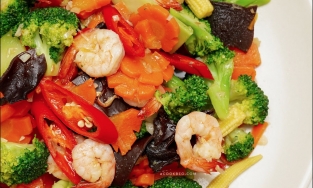 Cách làm tôm xào thập cẩm đơn đẹp mắt, ngon miệng chiều được vị giác cả nhà