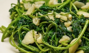 Cách làm rau lang xào tỏi xanh mướt mắt mà vẫn giòn ngon