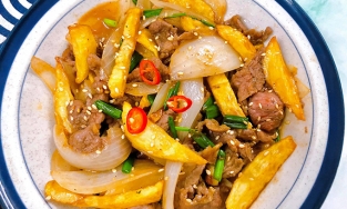 Cách làm thịt bò xào khoai tây tưởng quen mà lạ, chiều được khẩu vị cả gia đình