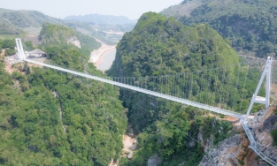 Cầu kính Bạch Long dài 632m, điểm du lịch Mộc Châu hứa hẹn hot nhất dịp 30/4