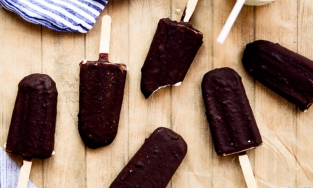 Cách làm kem socola vỏ giòn, dễ làm giải nhiệt mùa hè ngay tức khắc