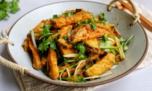 Cách làm cà tím chiên giòn trộn chua ngọt không cần thịt vẫn đưa cơm