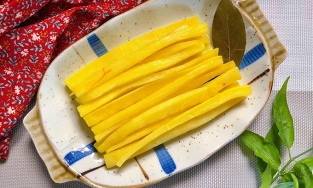 Cách làm củ cải vàng kiểu Hàn Quốc đơn giản, ăn kèm thịt nướng hay làm kimbap đều hấp dẫn