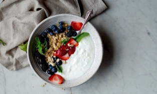 Cách làm sữa chua Hy Lạp bằng nồi cơm điện trắng muốt, thơm ngậy như ở tiệm