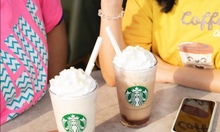 Starbucks nâng size miễn phí cho khách diện áo hồng - vàng, lý do chính đáng để nổi bần bật đây rồi!