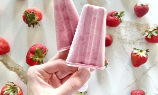 Cách làm kem que dâu tây chua ngọt, bắt mắt, mát lạnh và cực hợp với mùa hè