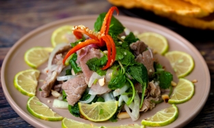 Cách làm gỏi bò tái chanh cho bữa tối vừa bổ vừa nhẹ bụng