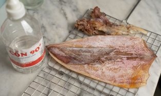 3 mẹo chọn mực khô dày mình, ngọt thịt mỗi khi đi du lịch biển