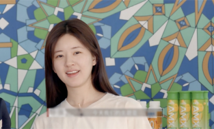 Triệu Lộ Tư tiếp tục bị chê kém sắc khi đọ mặt mộc cùng đàn chị AngelaBaby