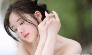 Triệu Lộ Tư khiến người hâm mộ “chán ngán” khi dính chặt kiểu vai thanh thuần