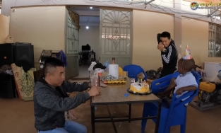 Hậu trường video Lôi Con hát chúc mừng sinh nhật Thuỳ Tiên, nhìn Quang Linh Vlogs còn “hớn” hơn cháu