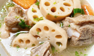 Cách nấu canh sườn củ sen mềm thêm, bùi ngọt, thanh mát ngày oi