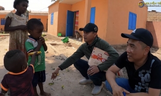 Quang Linh Vlogs tung tuyệt chiêu trị “bệnh ngôi sao” của Lôi con