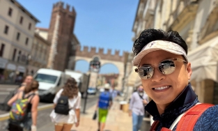 Hồng Đăng ung dung đón mùa Thu Hà Nội, cười tươi hết cỡ