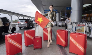 Bảo Ngọc tự tin khoe nhan sắc tại Ai Cập dù phải mượn từ đồ trang điểm đến đồ làm tóc