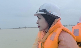 Thuỷ Tiên âm thầm đến miền Trung làm từ thiện sau những lùm xùm 2 năm trước