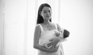 Cô út nhà Phạm Quỳnh Anh trông thế nào mà cư dân mạng kháo nhau “giống mẹ như đúc”