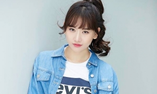 Hariwon 'hack' tuổi với gu thời trang tinh tế, sành điệu