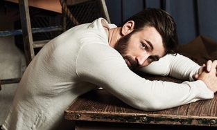 Những chiếc áo T-shirt làm nên dấu ấn của tài tử Chris Evans