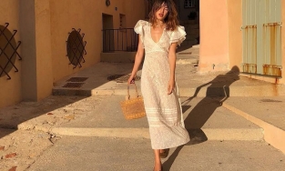 Nàng công sở thướt tha với váy dáng dài giữa trời thu se lạnh