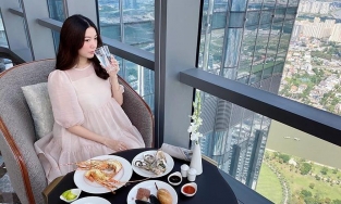 Á hậu Thúy Vân diện thời trang bầu bí đơn giản nhưng siêu xinh