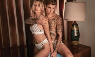 Vợ chồng Justin Bieber tình tứ trong chiến dịch mới của Calvin Klein