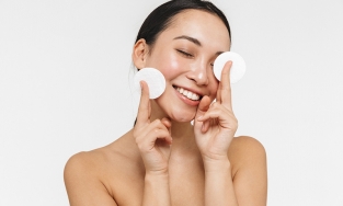 5 loại nước tẩy trang tốt không gây kích ứng da giá bình dân