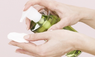 Tại sao dầu tẩy trang là bí quyết để nàng có làn da rạng rỡ trong mùa đông này?